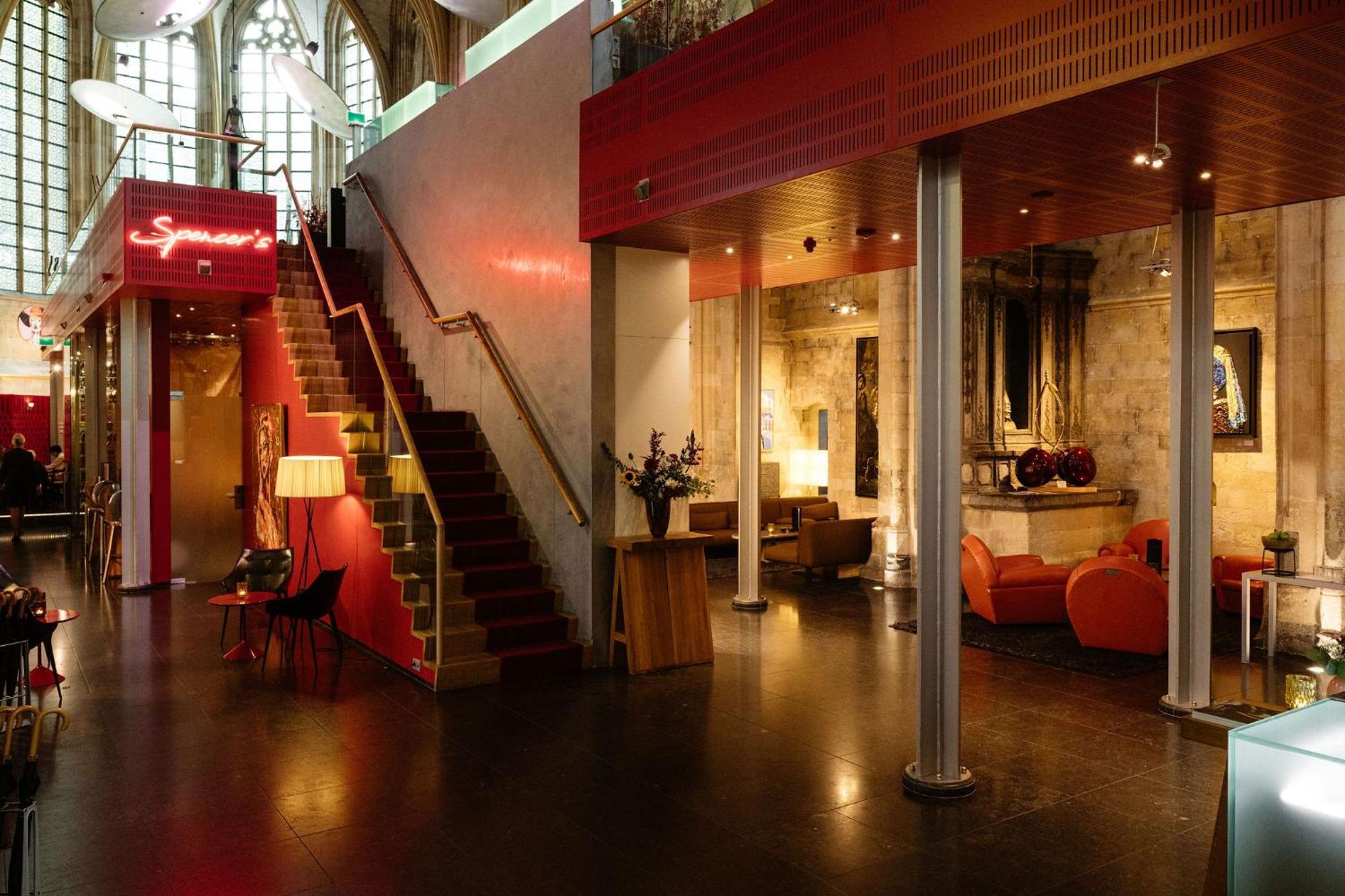 Kruisherenhotel Maastricht - Oostwegel Collection, Member Of Design Hotels Exterior foto The interior of the hotel