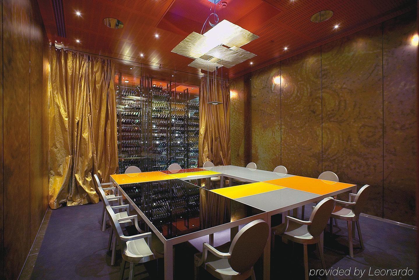 Kruisherenhotel Maastricht - Oostwegel Collection, Member Of Design Hotels Exterior foto Wine room