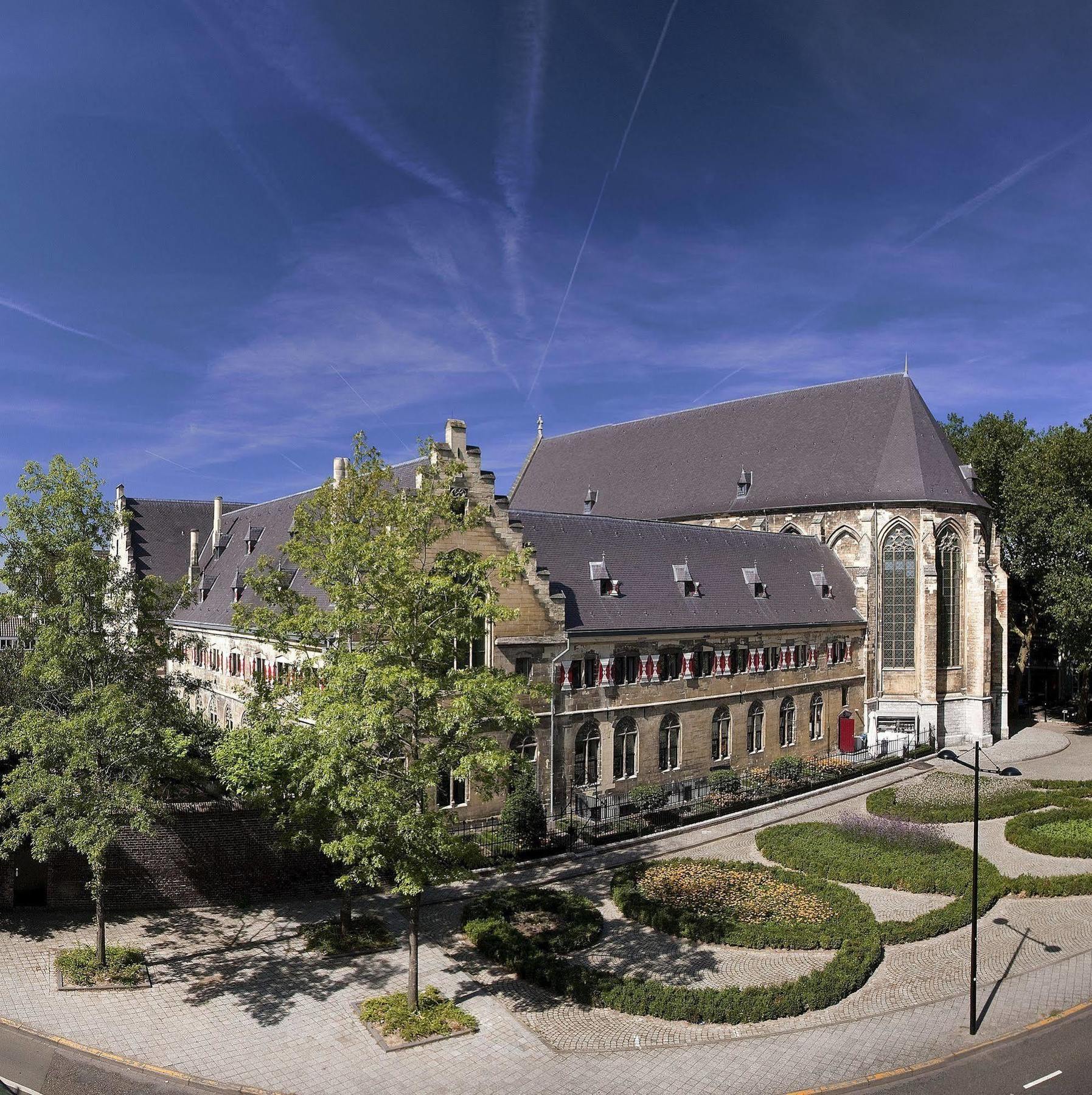 Kruisherenhotel Maastricht - Oostwegel Collection, Member Of Design Hotels Exterior foto The former abbey of Saint-Pierre