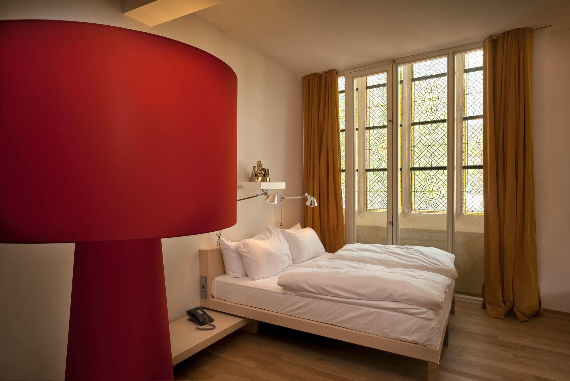 Kruisherenhotel Maastricht - Oostwegel Collection, Member Of Design Hotels Exterior foto A room at the Hotel de Ligne