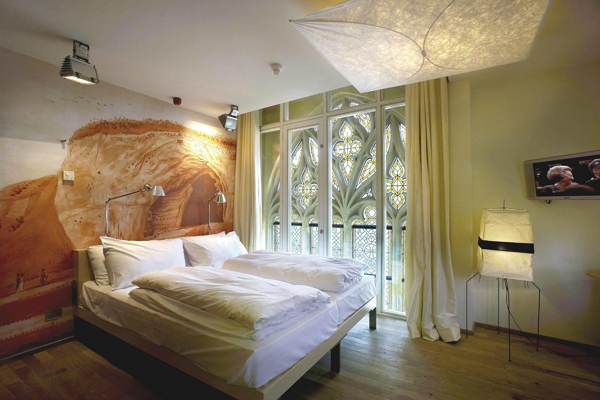 Kruisherenhotel Maastricht - Oostwegel Collection, Member Of Design Hotels Exterior foto A room at the Hotel